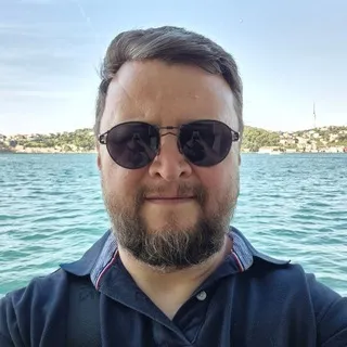 Еловский. Политика и управление