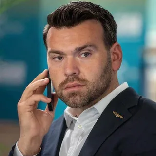 Jack Posobiec ✔