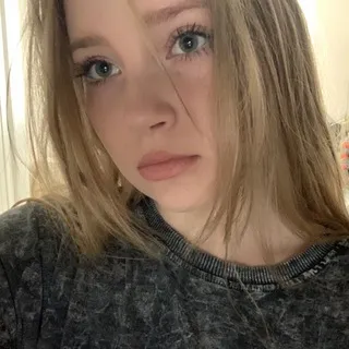 Ника Шутова.