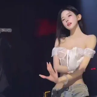 红红 包养绝品嫩妹（全网最低价） 给你恋爱的感觉