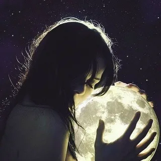 Wн︎ιт︎є︎ Mσση Rɛԃιʀɛcƚ🌘