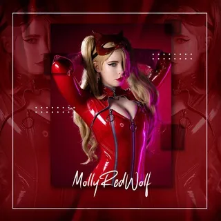 MollyRedWolf_ph
