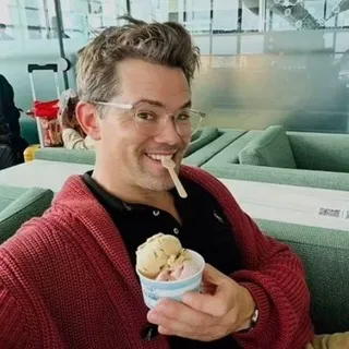 Andrew Rannells cf!!