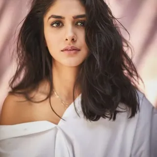 Mrunal Thakur 🧚