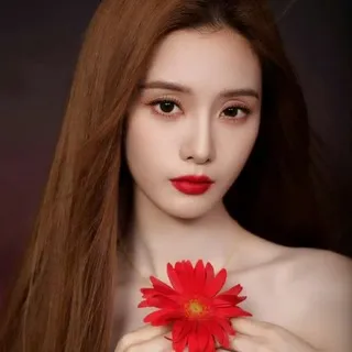 手捧鲜花的小仙女🧚‍♀️