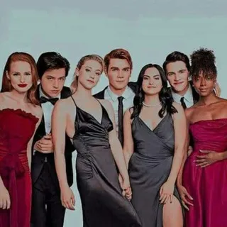 ColeSprouse , A dos metros y Riverdale❤️