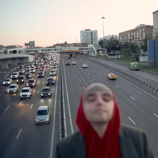 Кошелев нажимает на кнопки