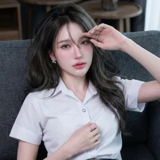 面红耳赤的害羞小姐姐