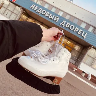На лезвии конька