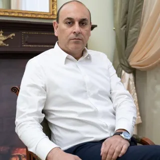 потерял глаза