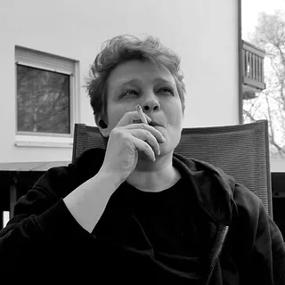 Вышла из строя | Лилия Вежеватова