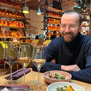 Вите надо выпить🍷
