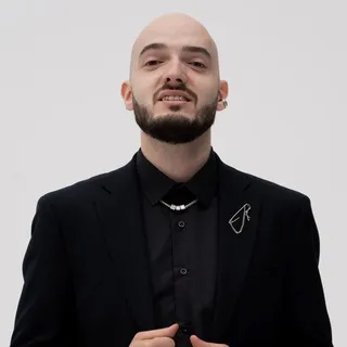 НИКОНОВ