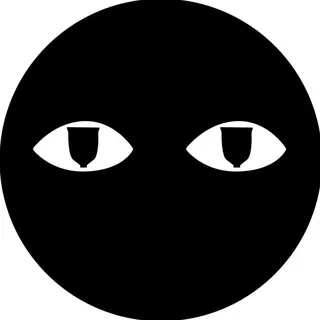 Империя наливает в стеклянный бокал