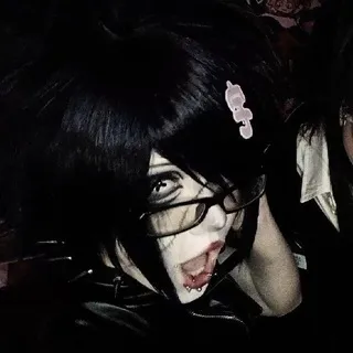 саша серый🦇|ヤギの神