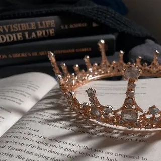 ღ°•books and fairytales🖤