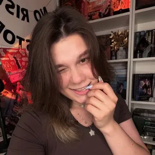 опять она читает