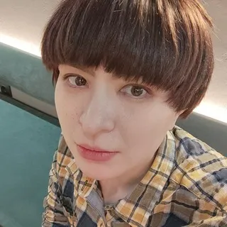 Yoossmall in moment