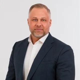 Олег Комаров