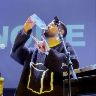 тася ☮︎ вояджер–1