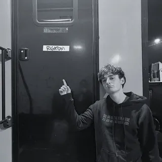 ㅤ𝗊𝗎𝗂𝖾𝗍 𝗈𝖼𝖾𝖺𝗇𝗌 . .