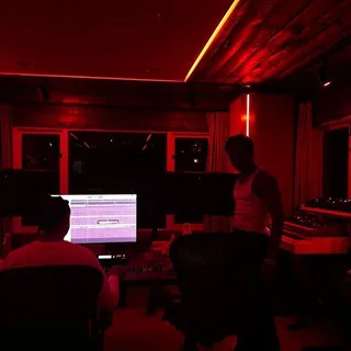 whyusemolly & mxkenzy