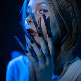 illuminatenails