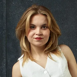 Лиза фигачит в диджитал