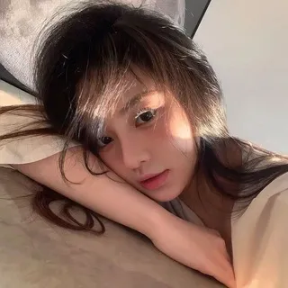 极品美女秘书外表清纯高雅