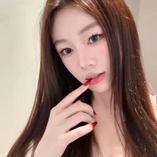 在夜晚街头被圣马里安学园的制服JKみほ搭讪