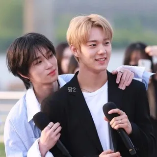 `‘clingy duo 태탁