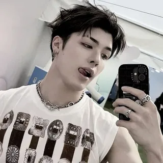 ‌ ‌ ‌ ‌‌ ex - bisexual . 🖤
